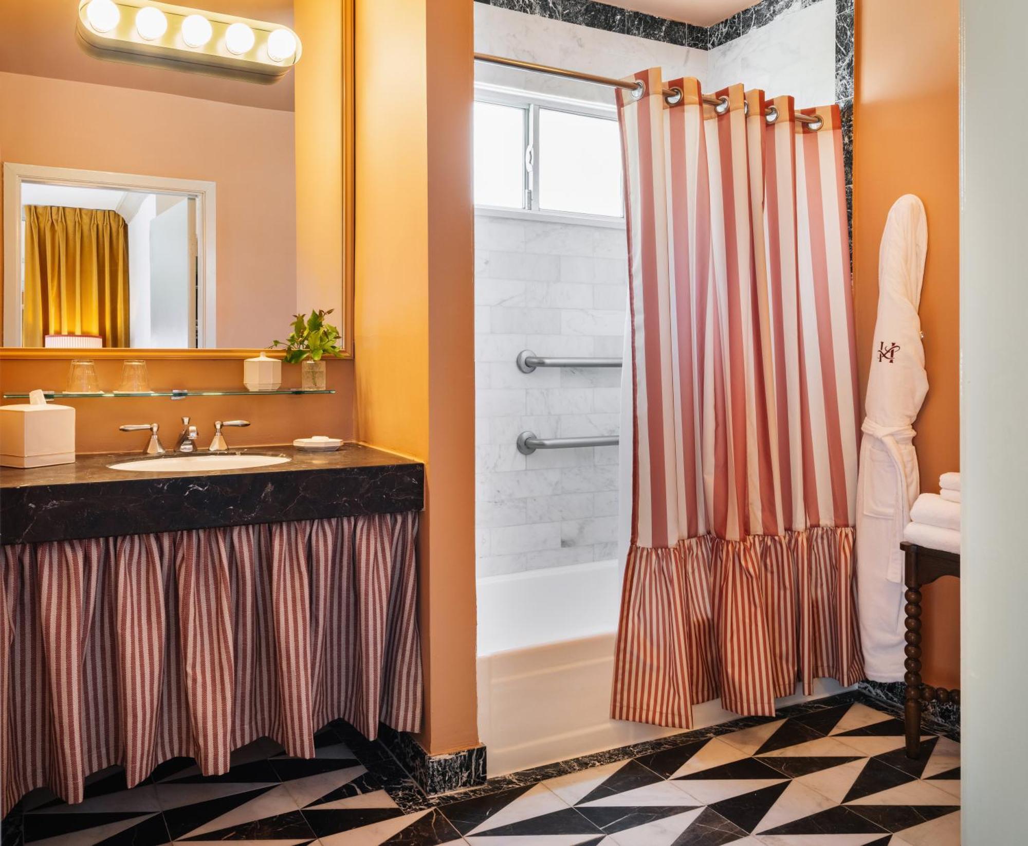 The Hotel Lili — Photos 1
